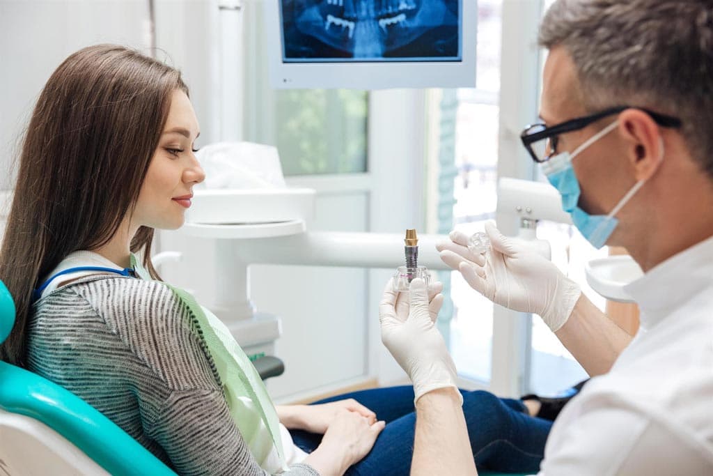 Implantología dental en Narón para sustituir una o varias piezas