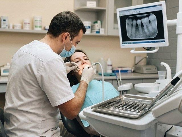 Tratamiento de encías y mantenimiento periodontal en Narón